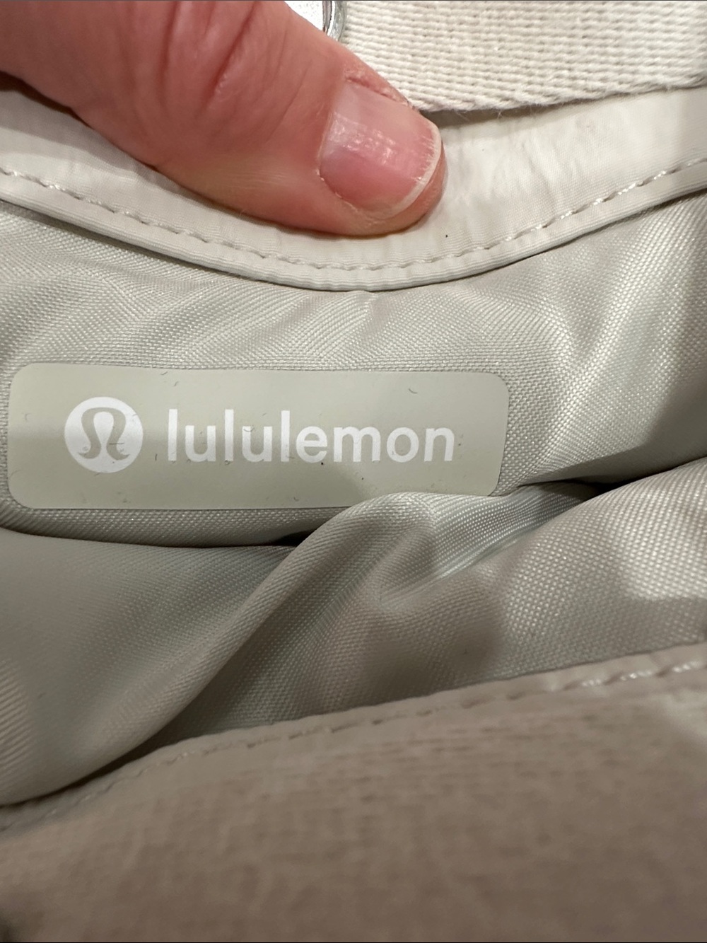 lululemon athletica Everday Tote in Cream - Picture 2 of 13